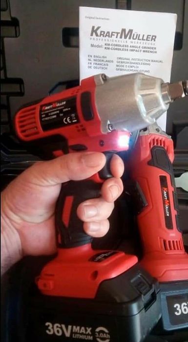 Kit de rebarbadora e máquina de impacto com 2 baterias