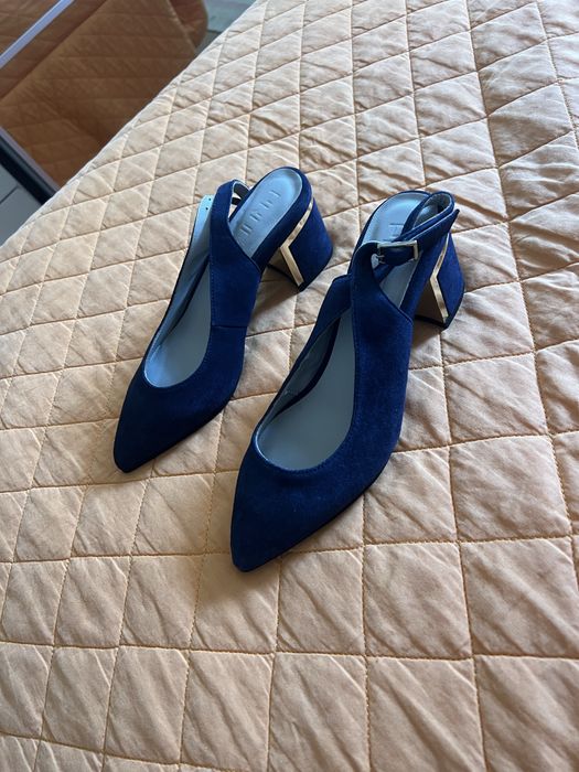Vendo sapatos azuis camurça novos 34 Prof