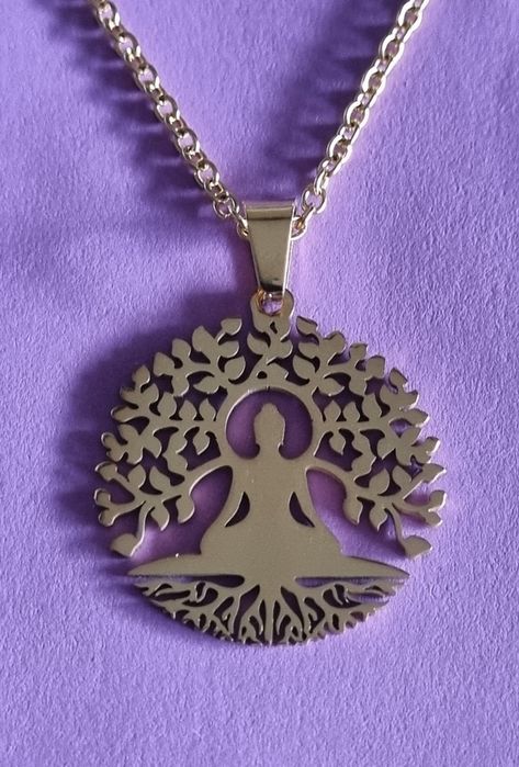 Colar dourado , em aço, com lindo pingente. Tem extensor.
