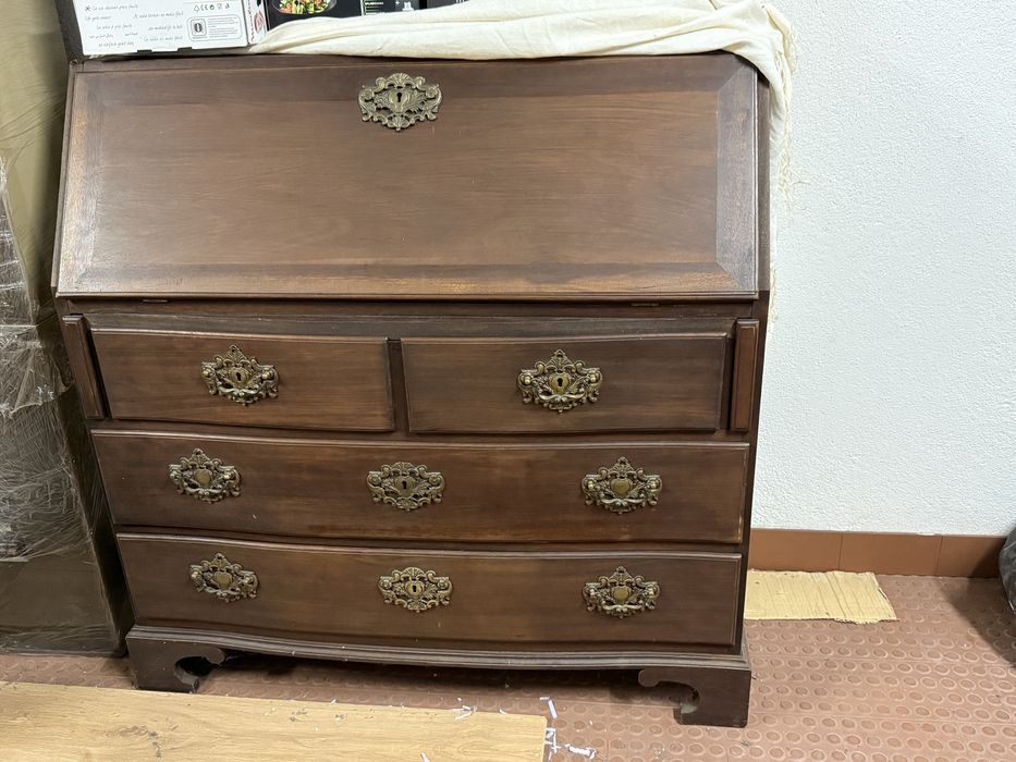 Escrivaninha antiga de madeira - levantar sabado