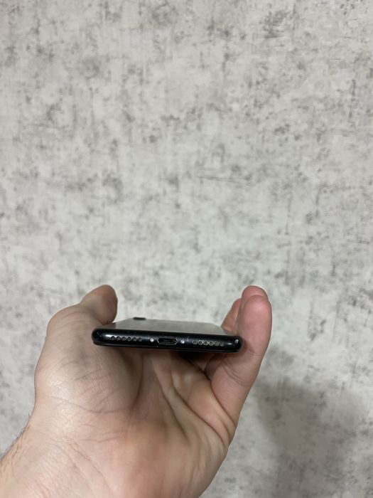 Продам Iphone 7 128 гб целиком или по запчастям