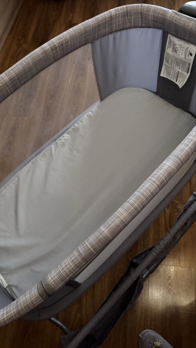 Ліжко-качалка, укачуючий центр