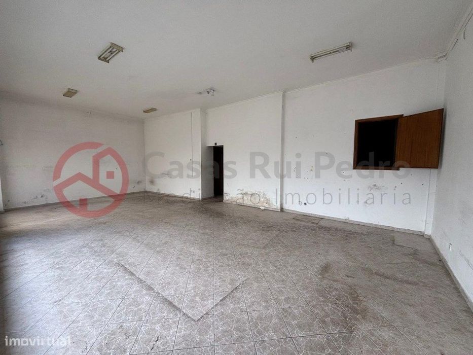 Loja em fase de aprovação para passagem a afetação de habitação, no...