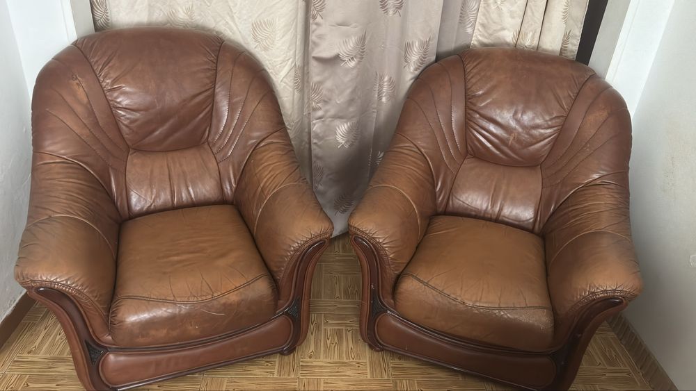 2 Poltronas em couro – confortáveis