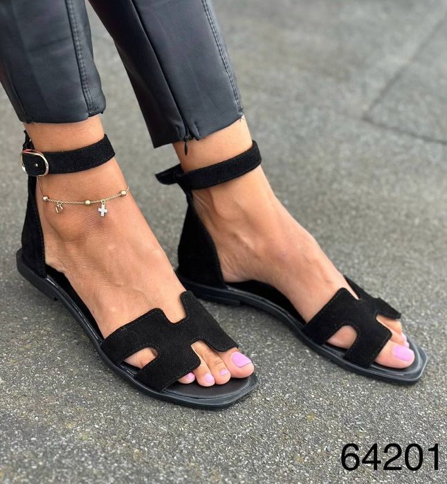 Жіночі шкіряні босоніжки в кольорах