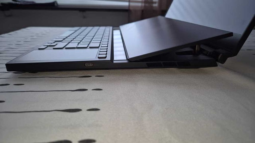 Laptop ASUS ROG Zephyrus Duo 16 2022r.