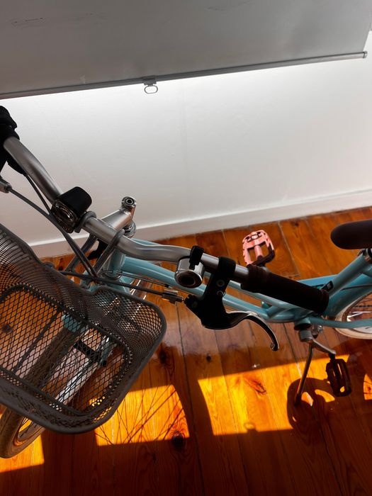 Bicicleta de Criança (Até 12 anos) – Como Nova / Usada apenas 3 vezes!