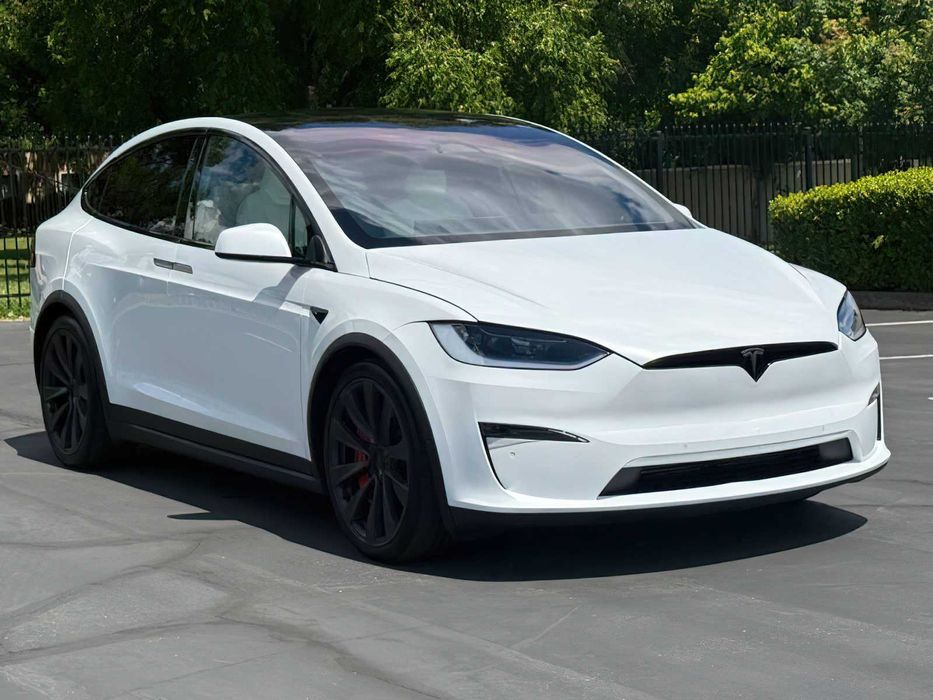Tesla Model X Plaid      2022