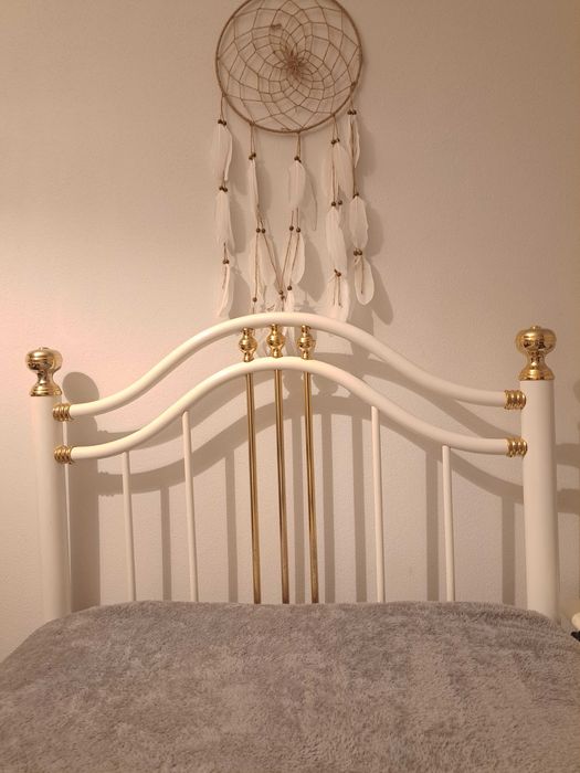 Cama de ferro de solteiro