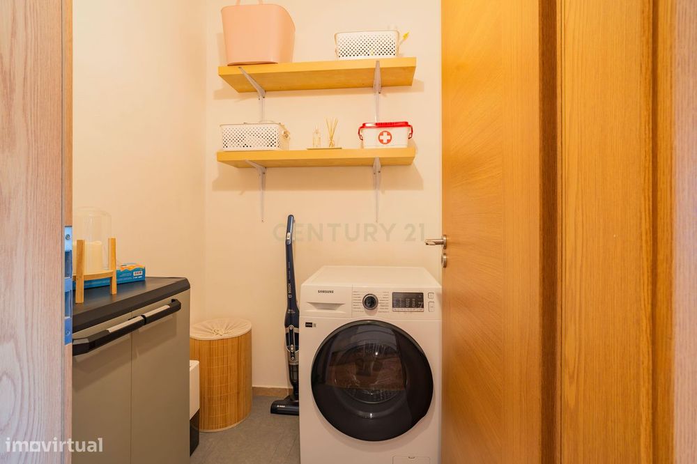 Apartamento T2 com garagem, churrasqueira e espaço exterior | Vieira d