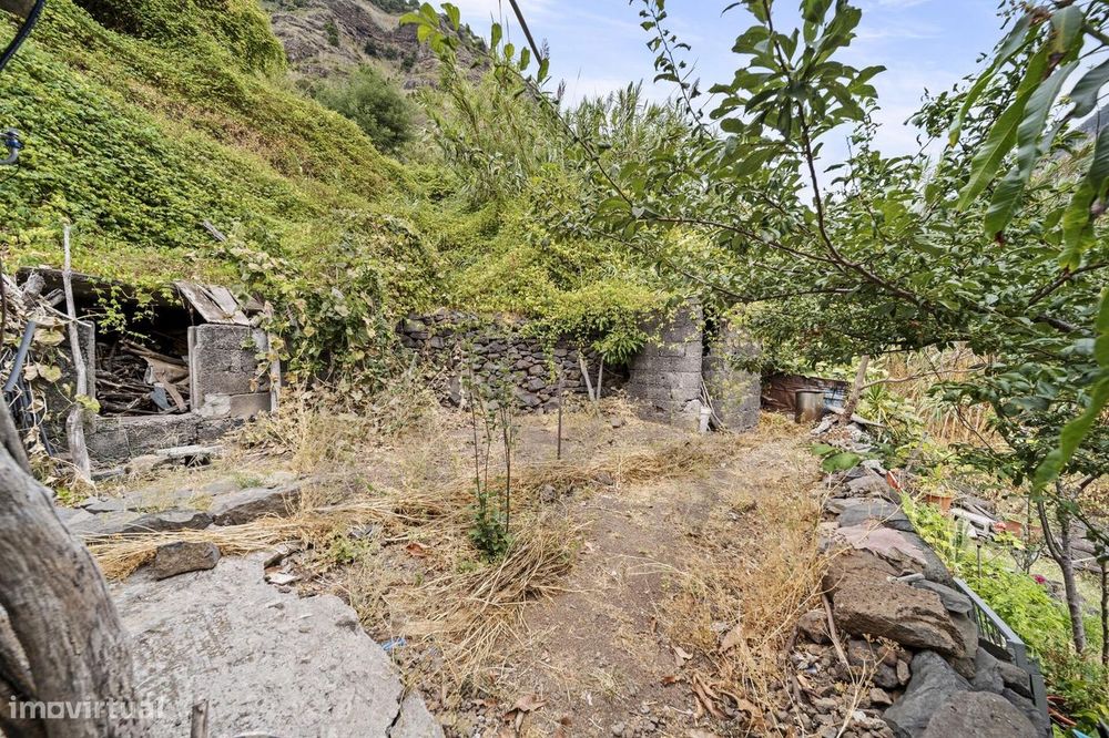 Moradia T2, Ribeira Brava, Com Palheiro