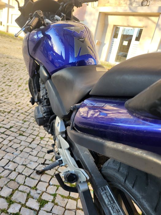 Uma fantástica Honda CBF600SA com ABS procura novo dono