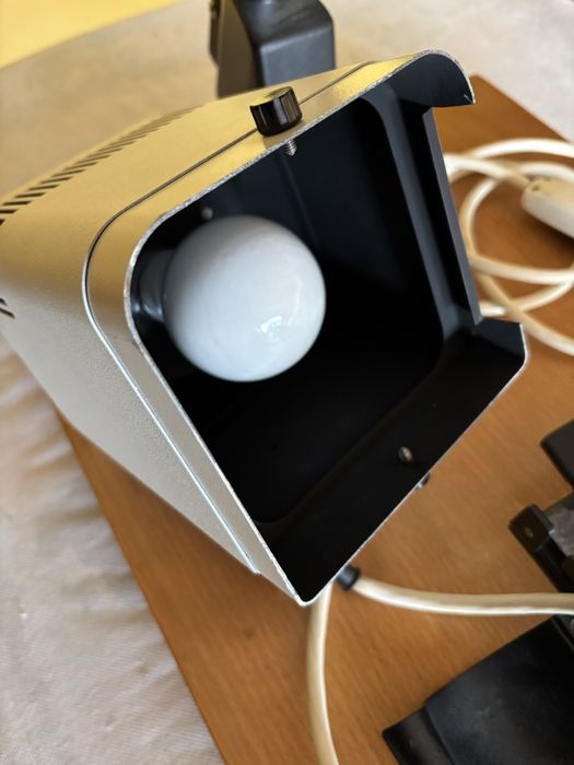 Ampliador de negativos para fotografia analógica a preto e branco