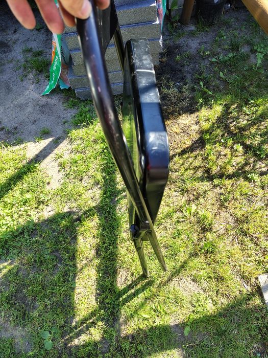 Krzesło składane metal owe czarne – solidne i wygodne 2 szt.
