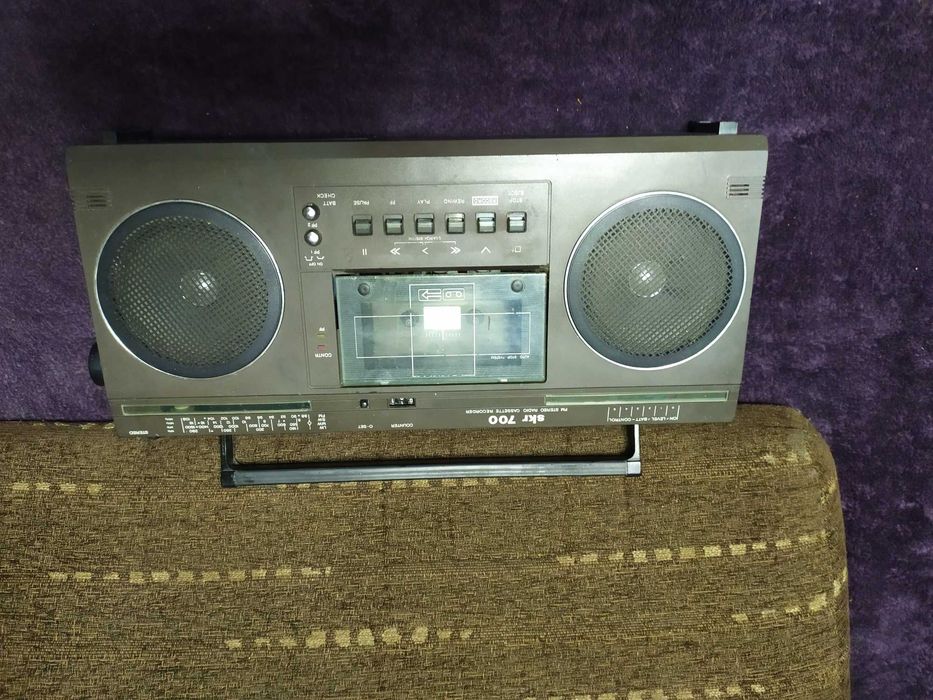 Dwa stare magnetofony i radio UNITRA