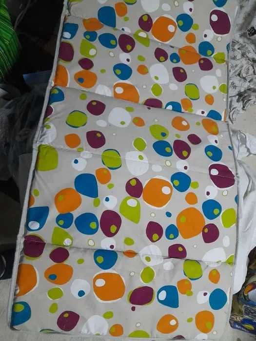 Cama de viagem com redutores em excelente estado