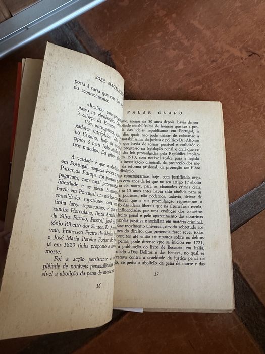 Livro raro de José Magalhães Godinho: falar claro