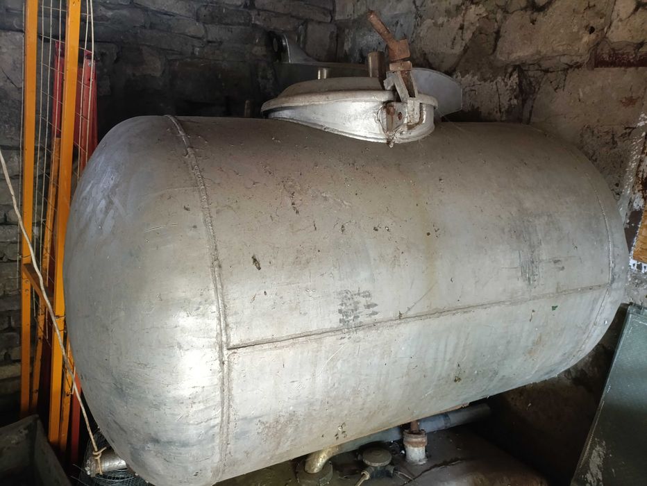 Бочки з харчового алюмінію.  В наявності 2 бочки на 600л. і 1 на 900л.