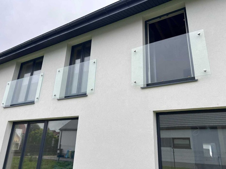 Balustrady szklane na wymiar - od 900 zł/mb | montaż