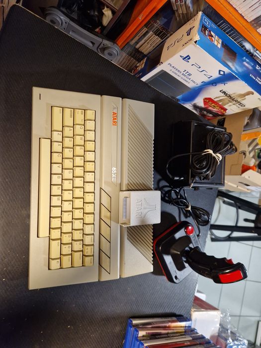 Atari 65xe zestaw Świat Gier TV Częstochowa Al NMP 28 w bramie