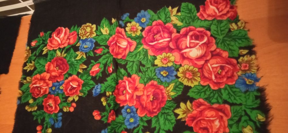 Отрезы тканей для рукоделия
Отрезы украинских платков