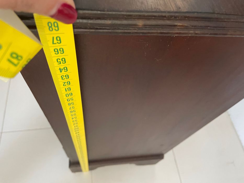 Móvel madeira castanho vertical com gavetas