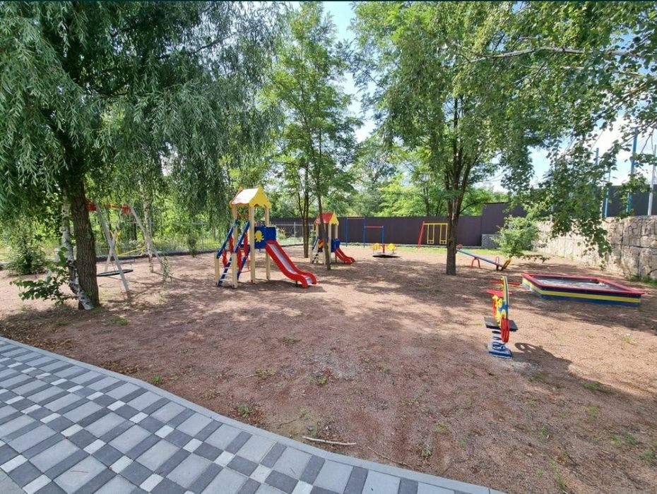 Продам дом 145 кв.м.+ тераса. Парковка на 2 авто 6 соток.