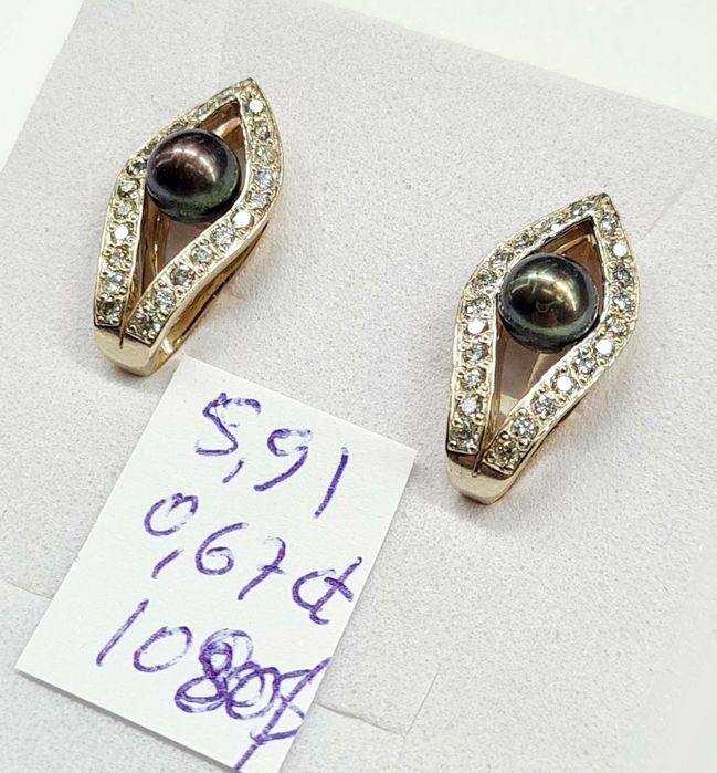 В продаже золотые серьги в белом золоте с бриллиантами и черным жемчуг