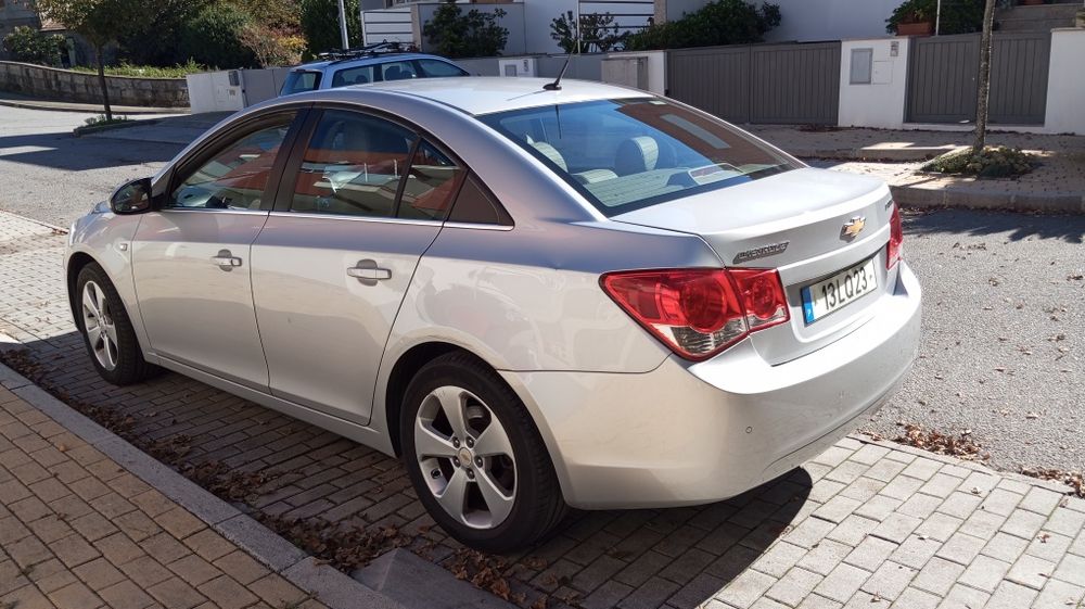 Chevrolet Cruze com caixa velocidades automáticas.