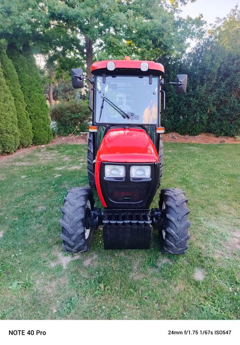 Ciągnik sadowniczy Valtra 3500v