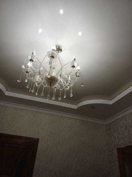 Люстра підвисна.