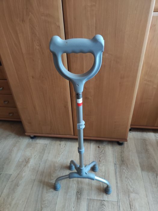 Trójnóg z uchwytem laski