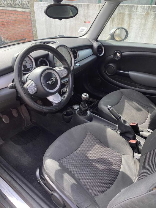 Mini One 1.6 gasolina ano 2010