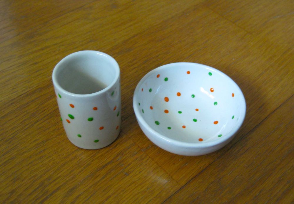 Conjunto Copo e Prato Pequeno em Loiça pintada a mão