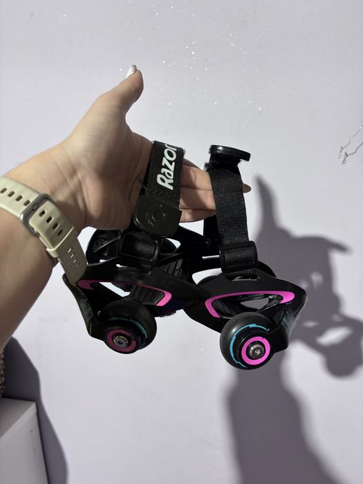 Uniwersalne nakładki z kółkami na buty jak wrotki