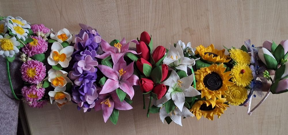 обручі троянда, ромашки, барвінок, фіалка, тюльпани, проліски та інші