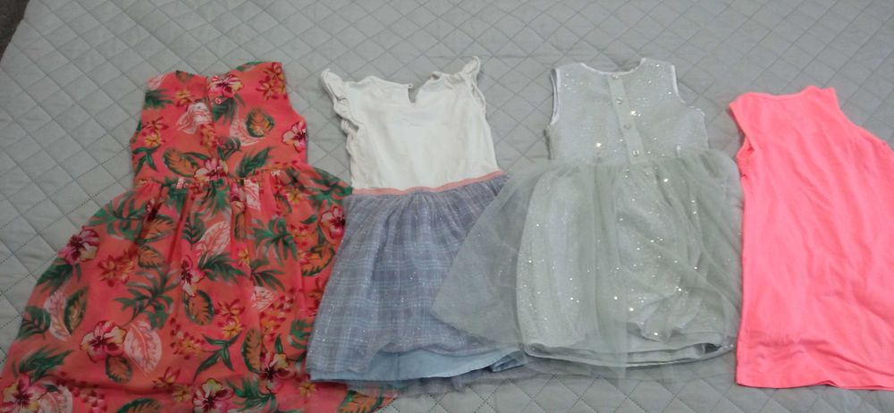 Sukienki r. 116 dla dziewczynki