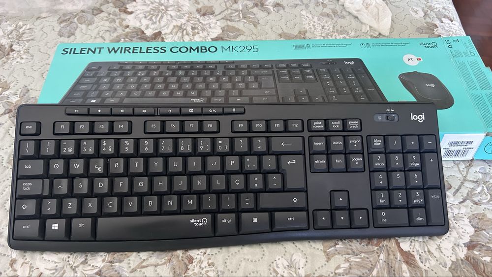 Teclado + Rato Logitech MK295 Silent Wireless Combo PT