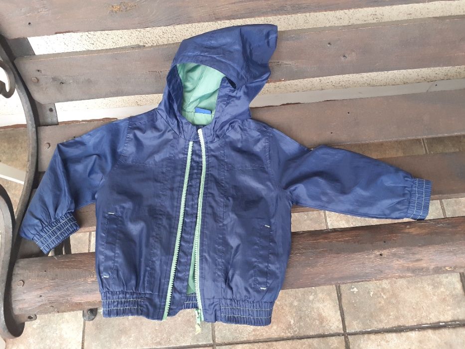 Lekka, cienka kurtka dla dziecka z kapturem, granatowa, r. 98