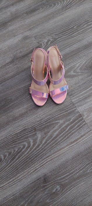 Piękne buty rozmiar 39