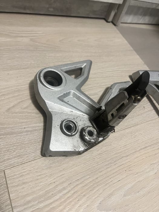 Продам кронштейн водія та пасажира на Lifan kp250