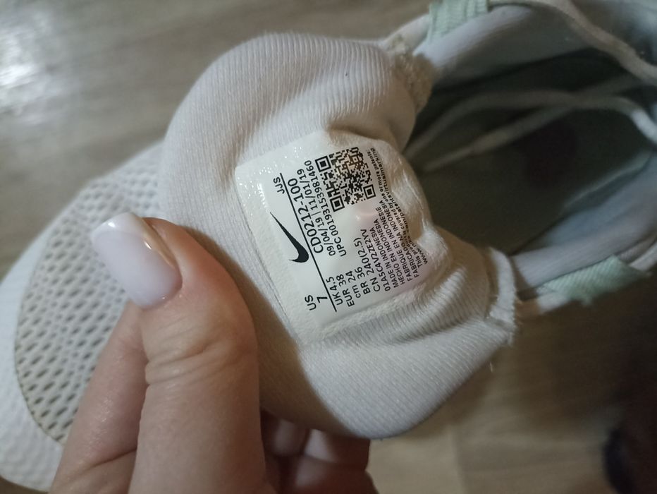 Продам кроссовки Nike