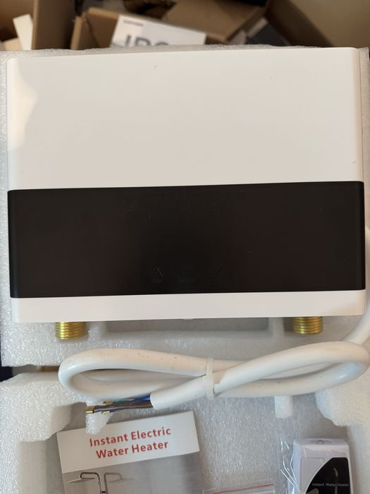 Проточний водонагрівач 6000w 220V LCD з пультом для душу кухні ванної
