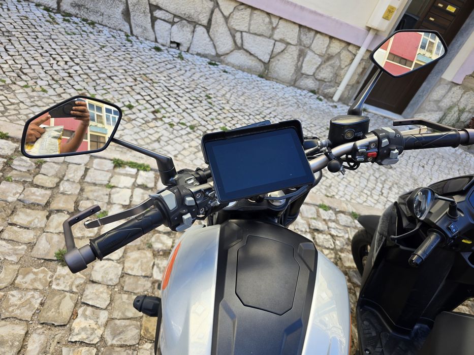 Zontes 350GK (Junho de 2023) — Estilo Neo-Retro com Wireless Apple CarPlay / Android Auto