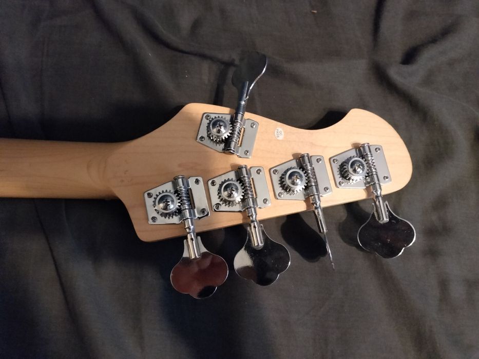 gitara basowa 5 strunowa Harley Benton plus futerał
