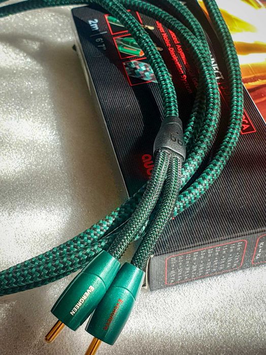 Кабель AudioQuest EVERGREEN 3,5  jack - 2 RCA / 2м