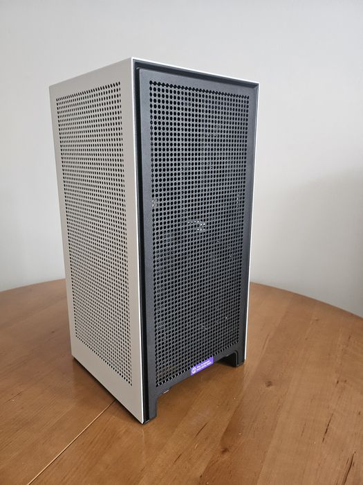 Ryzen 7 7800X3D RX 9070 XT 16 GB 32 GB DDR5 2TB komputer gamingowy SFF