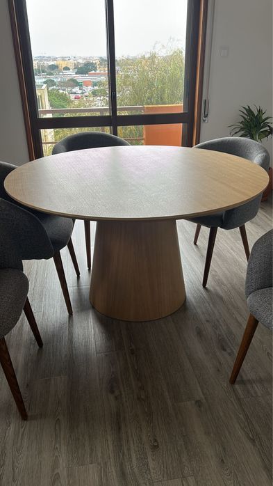 Mesa redonda nova