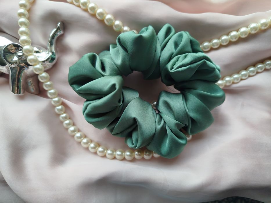 Gumka scrunchie satyna jedwabna Armani szałwia