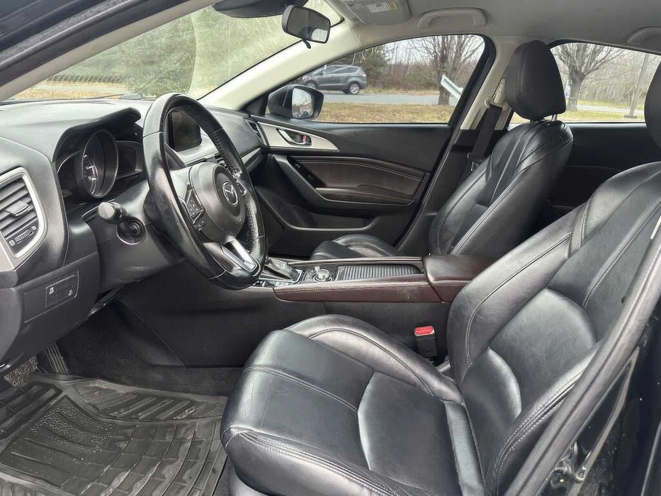 Mazda 3 Touring      2018